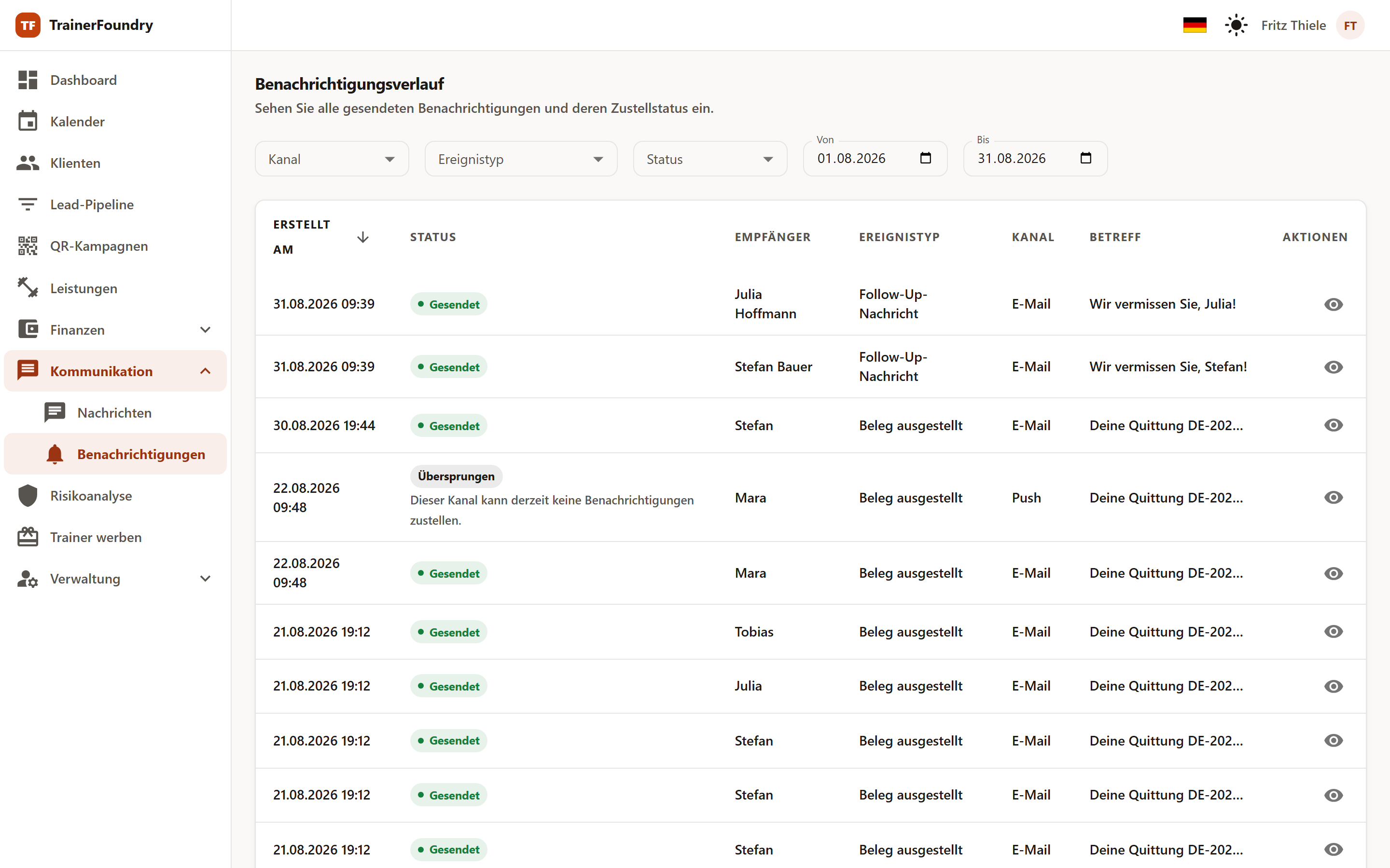 Der Versandverlauf: eine Tabelle mit Erstellungszeitpunkt, Status, Empfänger, Ereignistyp, Kanal und Betreff je verschickter Nachricht, darüber die Filter für Kanal, Ereignistyp, Status und Zeitraum.