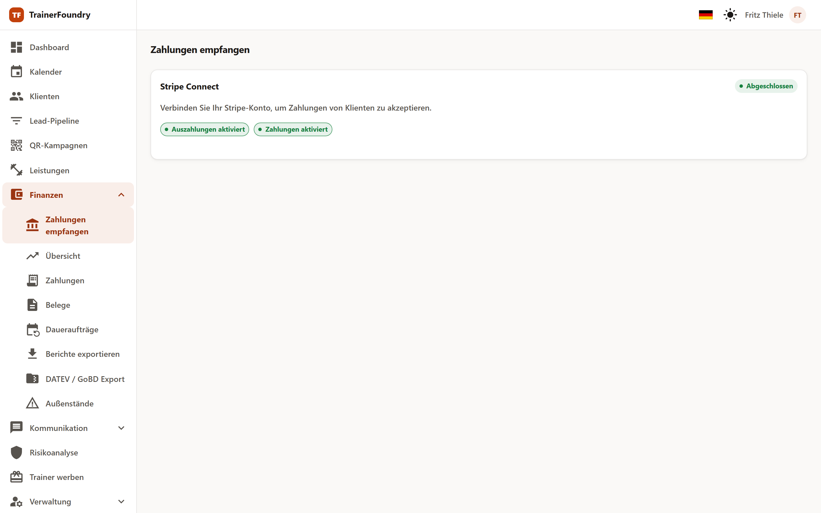 Die Seite „Zahlungen empfangen“ mit der Karte Stripe Connect, dem Statuszeichen und den Zeichen für aktivierte Auszahlungen und Zahlungen.